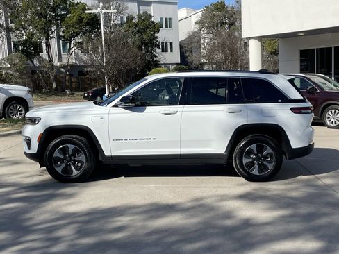 Used 2022 Jeep Grand Cherokee Limited 4xe w/ Luxury Tech Group II image 3