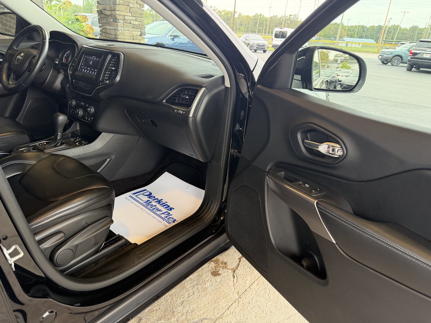 Used 2019 Jeep Cherokee Latitude Plus FWD image 24