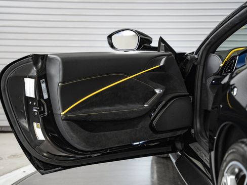 Used 2025 Ferrari Roma Spider RWD image 27