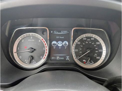 Used 2017 Nissan Titan SV image 19