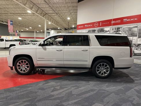 Used 2019 GMC Yukon XL Denali AWD/4WD image 6