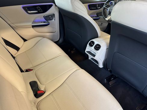 Used 2025 Mercedes-Benz C 300 4MATIC Sedan image 33
