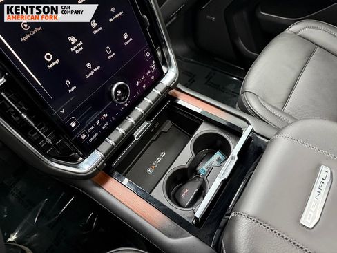 Used 2025 GMC Yukon Denali w/ Sun & Power Step Package image 26