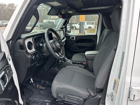 Used 2024 Jeep Wrangler Sport S w/ Convenience Group image 11