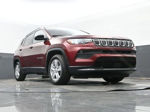 Used 2022 Jeep Compass Latitude w/ Convenience Group FWD image 24