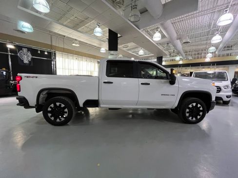 Used 2020 Chevrolet Silverado 2500 Custom w/ Custom Value Package image 6