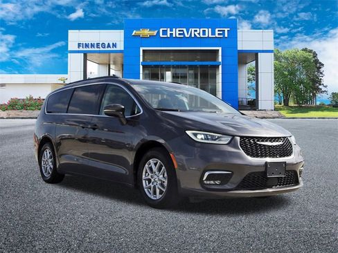 Used 2022 Chrysler Pacifica Touring-L image 1
