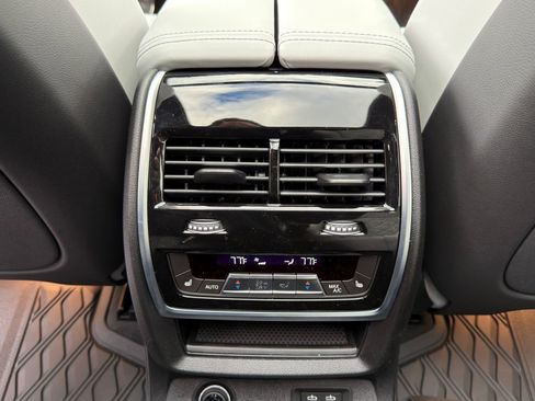 New 2026 BMW X7 xDrive40i w/ M Sport Package AWD/4WD image 16