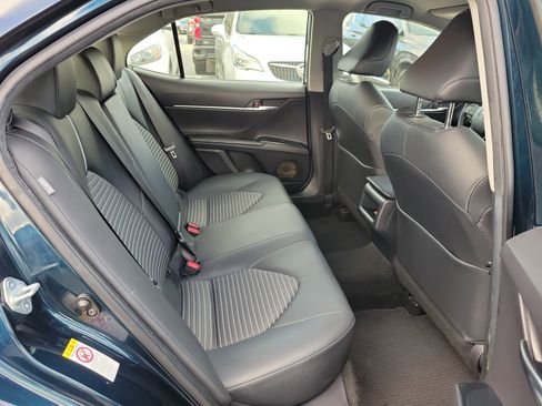 Used 2018 Toyota Camry SE w/ Convenience Package image 12