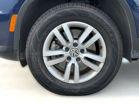 Used 2016 Volkswagen Tiguan S FWD image 11