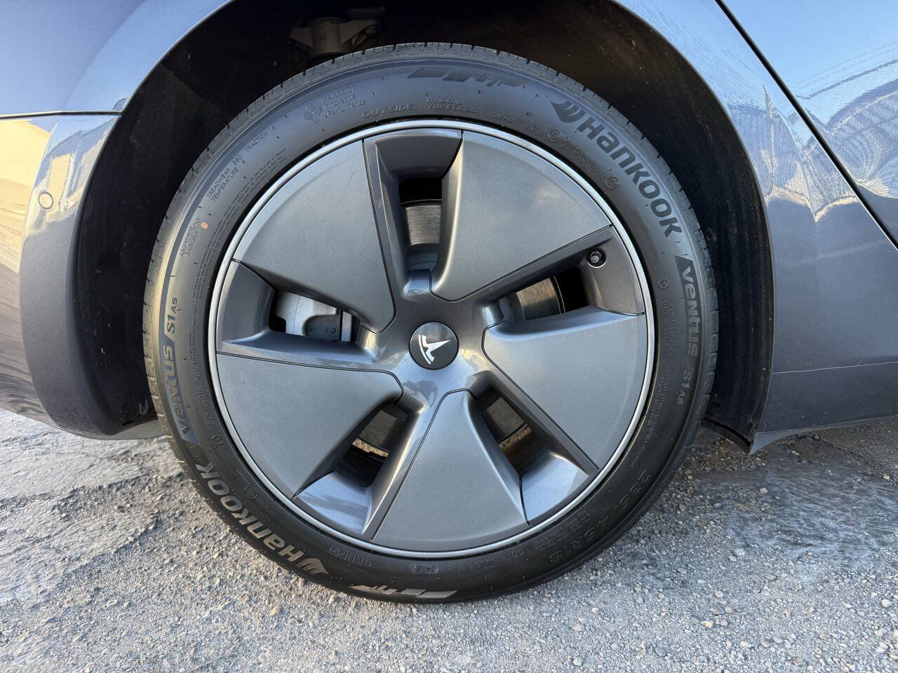 Used 2022 Tesla Model 3 Long Range AWD/4WD image 31