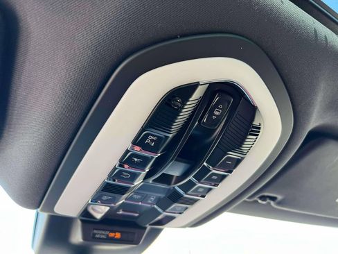 Used 2024 Porsche Macan S AWD/4WD image 32