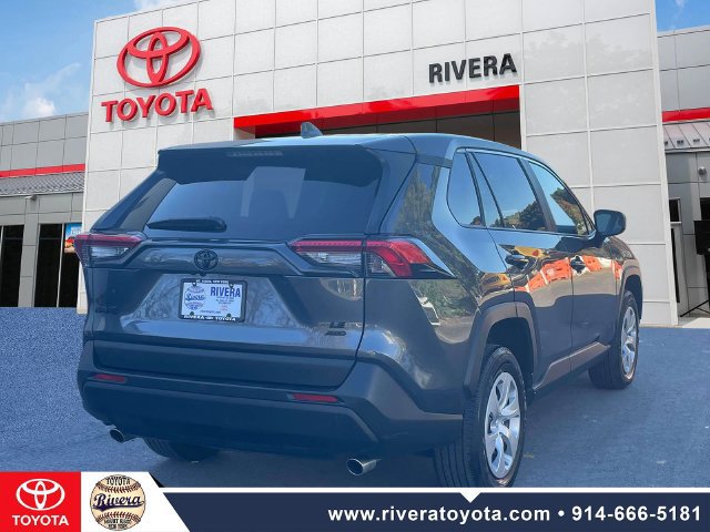 Used 2023 Toyota RAV4 LE AWD/4WD image 7