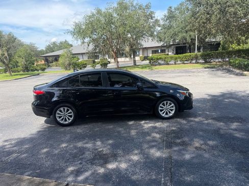 Used 2025 Toyota Corolla LE w/ LE Premium Package FWD image 7