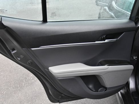 Used 2024 Toyota Camry SE image 33