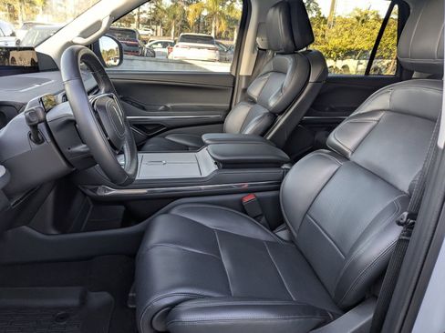 Certified 2025 Lincoln Navigator Reserve image 23