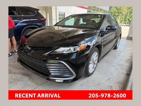 Used 2023 Toyota Camry LE FWD image 1