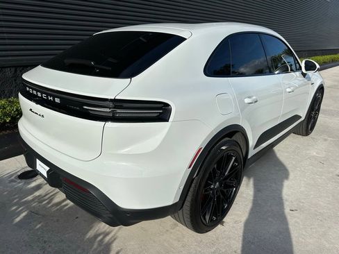 Used 2025 Porsche Macan 4S Electric image 9