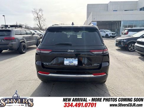 Used 2023 Jeep Grand Cherokee Laredo image 6