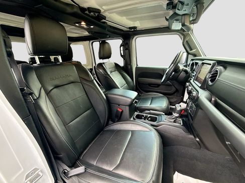 Used 2023 Jeep Wrangler Unlimited Sahara w/ Cold Weather Group AWD/4WD image 32