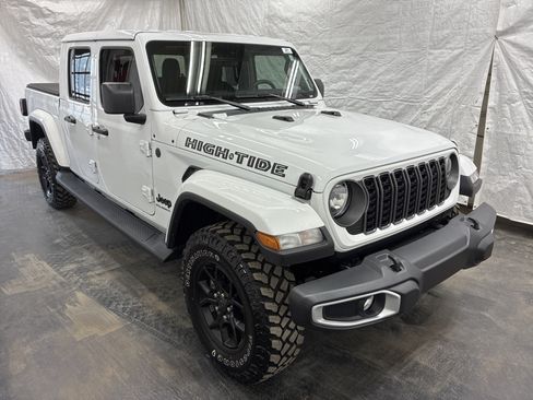 Certified 2025 Jeep Gladiator Sport AWD/4WD image 4