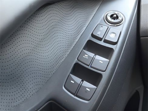 Used 2013 Hyundai Elantra Limited w/ Technology Pkg image 16