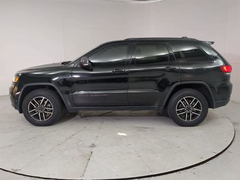 Used 2020 Jeep Grand Cherokee Trailhawk w/ Trailhawk Luxury Group image 3