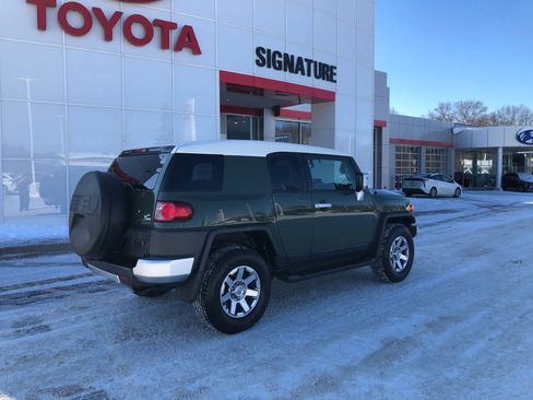 Used 2010 Toyota FJ Cruiser image 2
