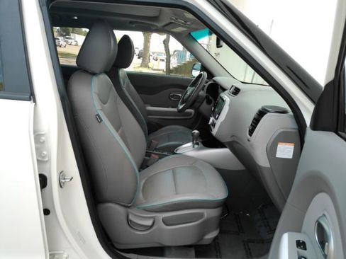 Used 2019 Kia Soul EV + w/ Sun & Fun Package image 21