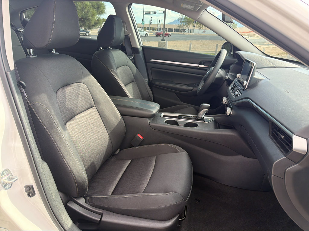 Used 2022 Nissan Altima 2.5 SV FWD image 14
