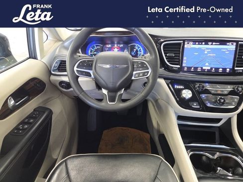 Used 2023 Chrysler Pacifica Limited FWD image 18