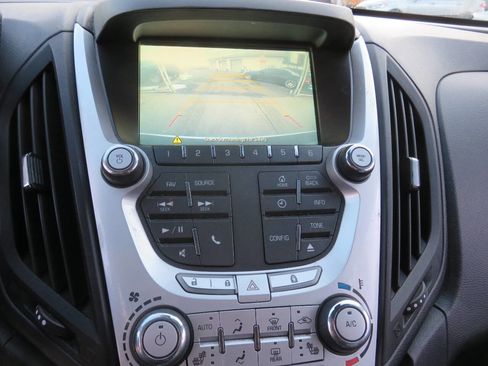 Used 2015 Chevrolet Equinox LT image 16