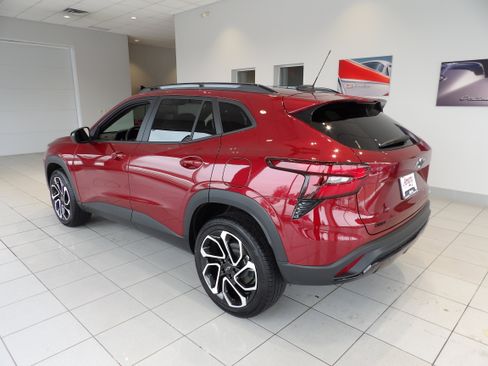 Used 2024 Chevrolet Trax RS w/ Sunroof Package image 6