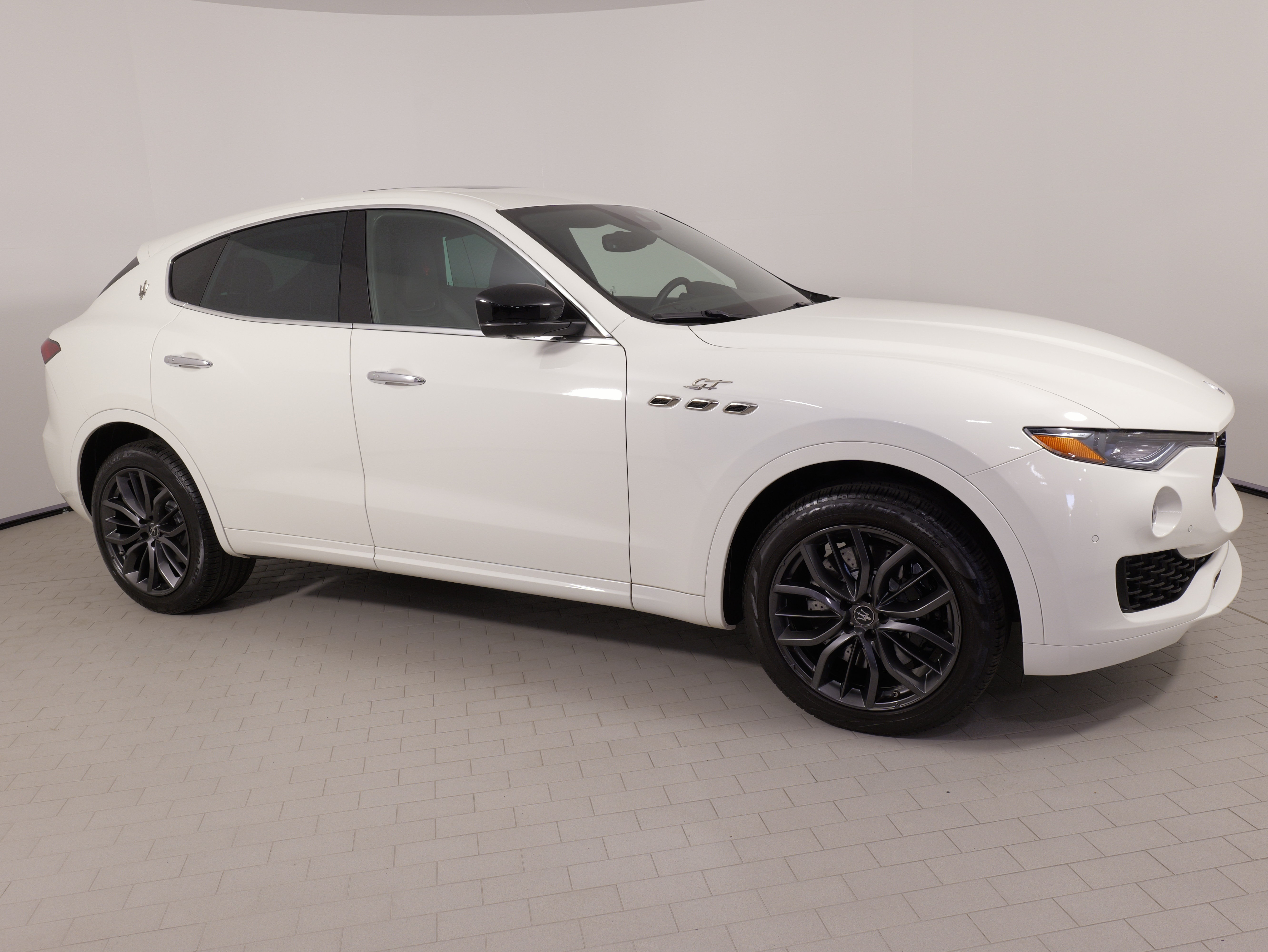 Used 2024 Maserati Levante GT Ultima AWD/4WD image 9