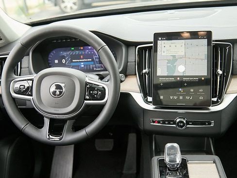 New 2026 Volvo XC90 B6 Plus w/ Protection Package Premier image 28