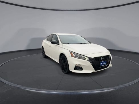 Used 2022 Nissan Altima 2.5 SR w/ Midnight Edition Package image 2