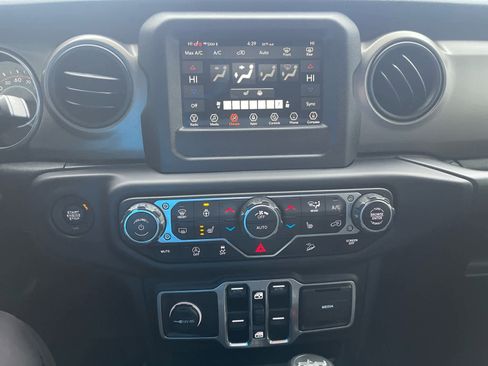 Used 2018 Jeep Wrangler Unlimited Sport S image 25