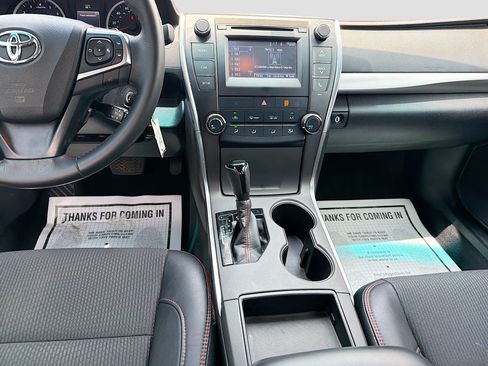 Used 2017 Toyota Camry SE FWD image 18