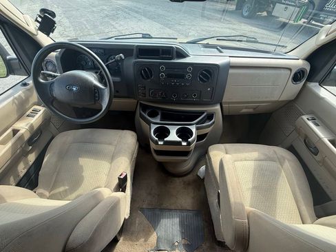 Used 2013 Ford E-350 and Econoline 350 XLT RWD image 18