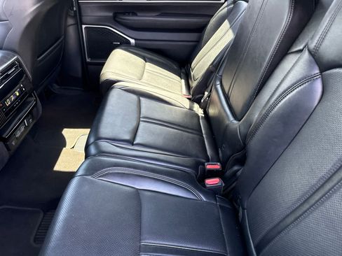 Used 2024 Jeep Wagoneer L Series II RWD image 24