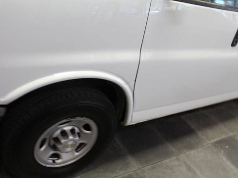 Used 2020 Chevrolet Express 2500 RWD image 29