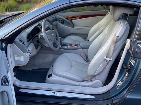 Used 2005 Mercedes-Benz SL 500 SL 500 2dr Convertible image 9