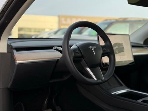 Used 2023 Tesla Model Y Long Range image 17