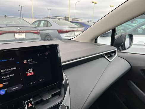 Used 2023 Toyota Corolla LE image 33