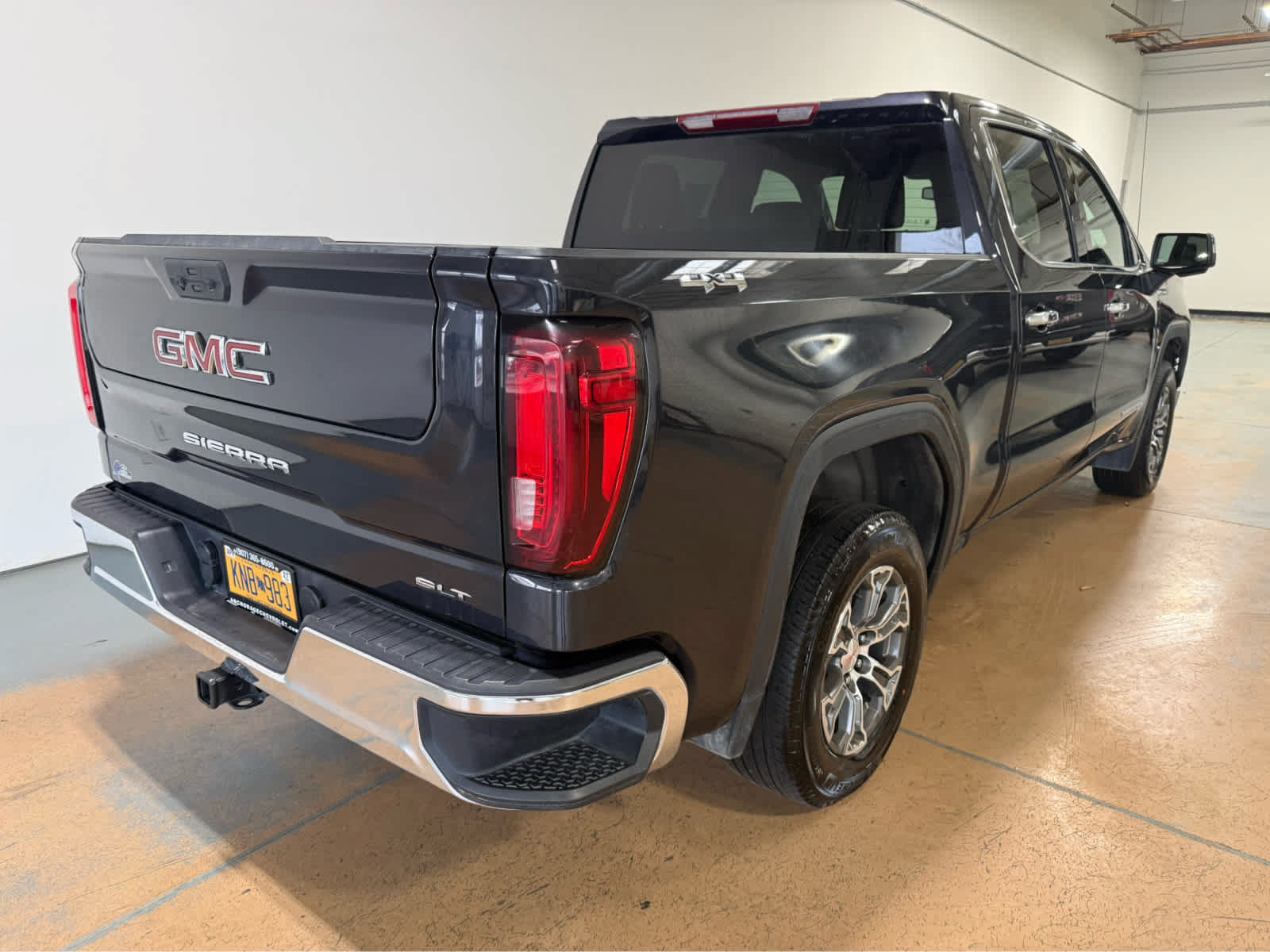 Used 2025 GMC Sierra 1500 SLT AWD/4WD image 7