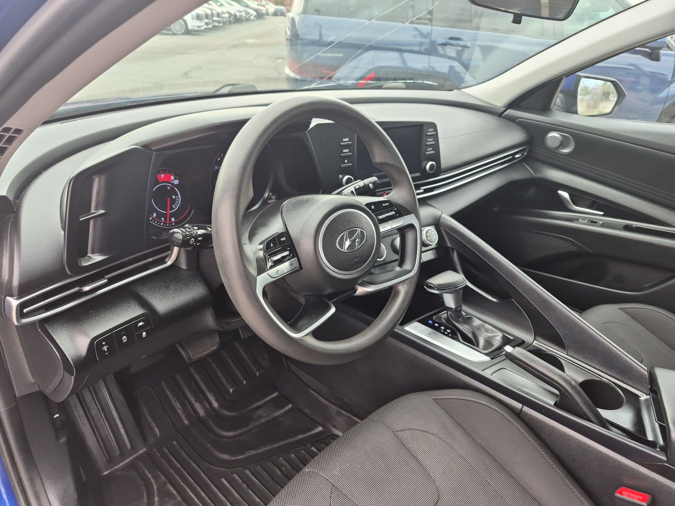 Used 2021 Hyundai Elantra SE FWD image 15
