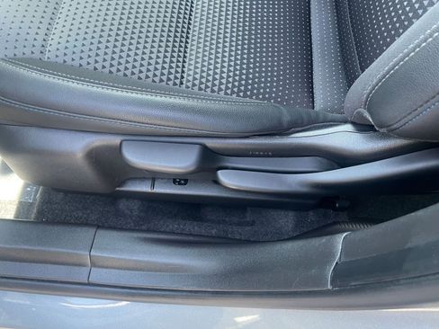 Used 2025 Chevrolet Trax LT w/ LT Convenience Package image 22