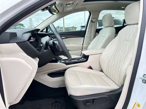 Used 2023 Buick Envision Avenir AWD/4WD image 32