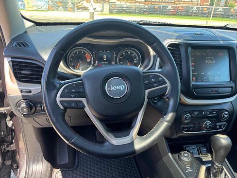Used 2016 Jeep Cherokee Latitude w/ Comfort/Convenience Group AWD/4WD image 14