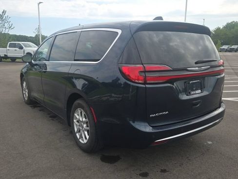 Used 2023 Chrysler Pacifica Touring-L FWD image 15